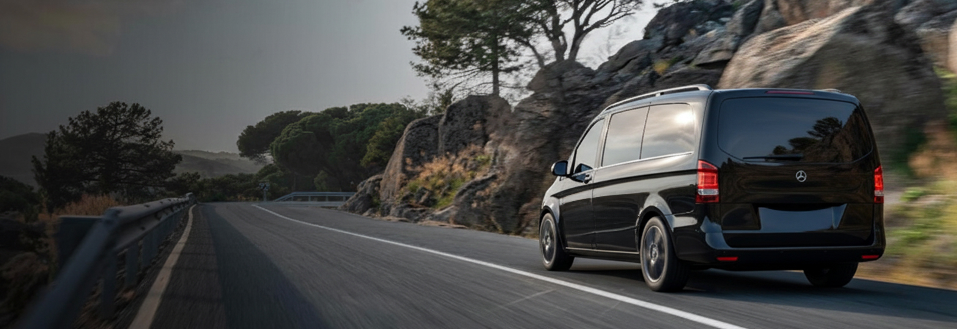 Luxuriöser Taxi-Transfer in den Tiroler Alpen bei Nacht